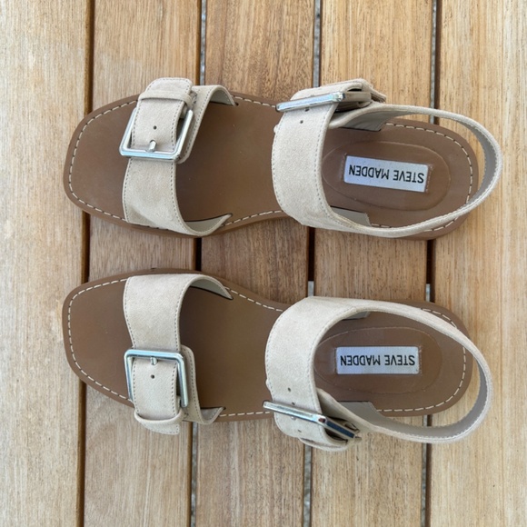 Steve Madden Sandals Santo Buckle Detailed Like New Color is Sand Size 8M - Picture 1 of 13